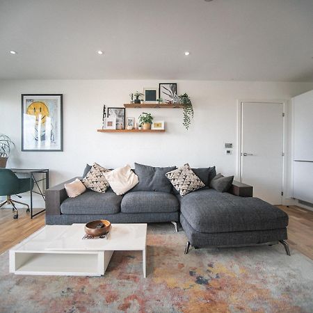 Stunning Riverside View Apartment, Near Canary Wharf & O2 Лондон Экстерьер фото