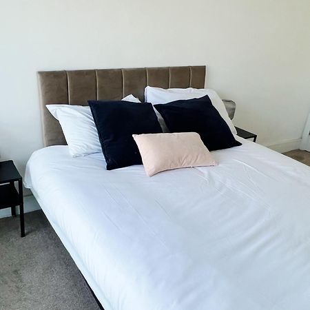 Stunning Riverside View Apartment, Near Canary Wharf & O2 Лондон Экстерьер фото