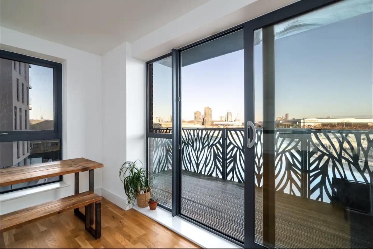 Stunning Riverside View Apartment, Near Canary Wharf & O2 Лондон Экстерьер фото