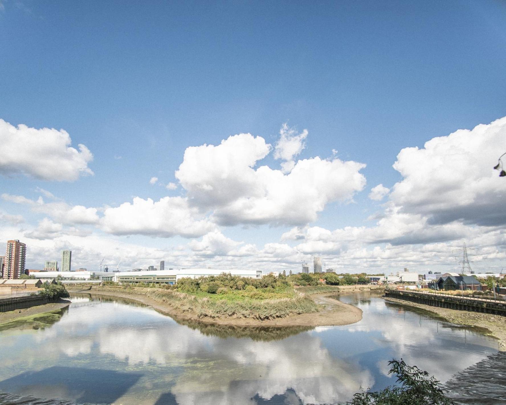 Stunning Riverside View Apartment, Near Canary Wharf & O2 Лондон Экстерьер фото