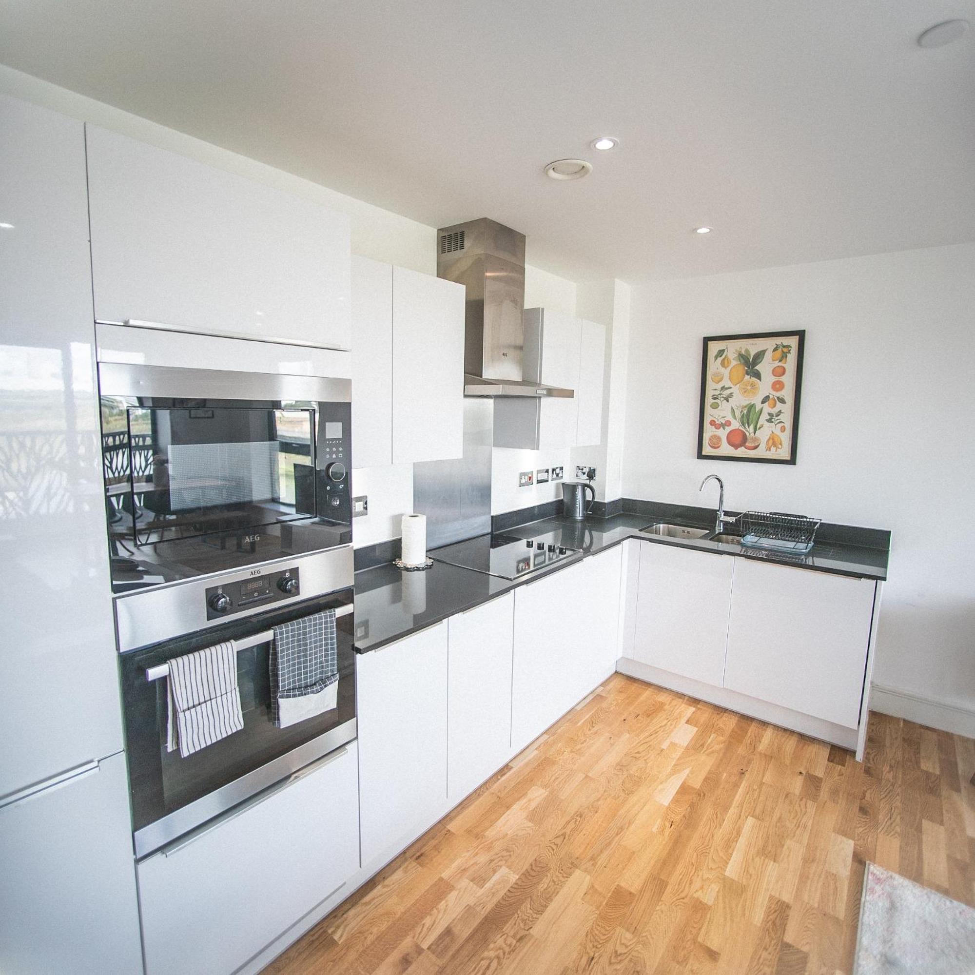 Stunning Riverside View Apartment, Near Canary Wharf & O2 Лондон Экстерьер фото