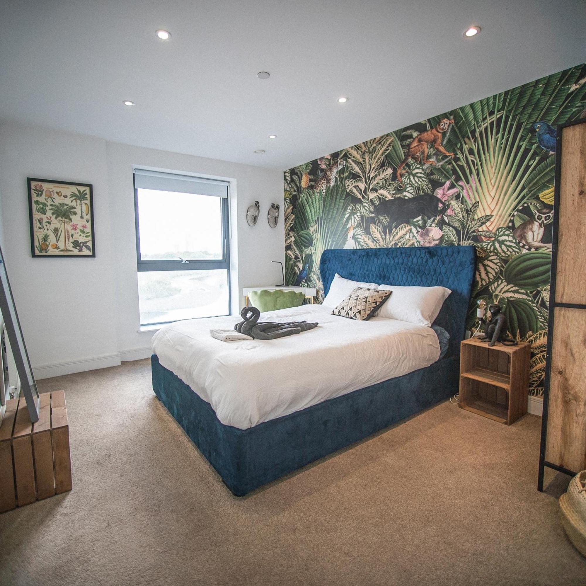 Stunning Riverside View Apartment, Near Canary Wharf & O2 Лондон Экстерьер фото