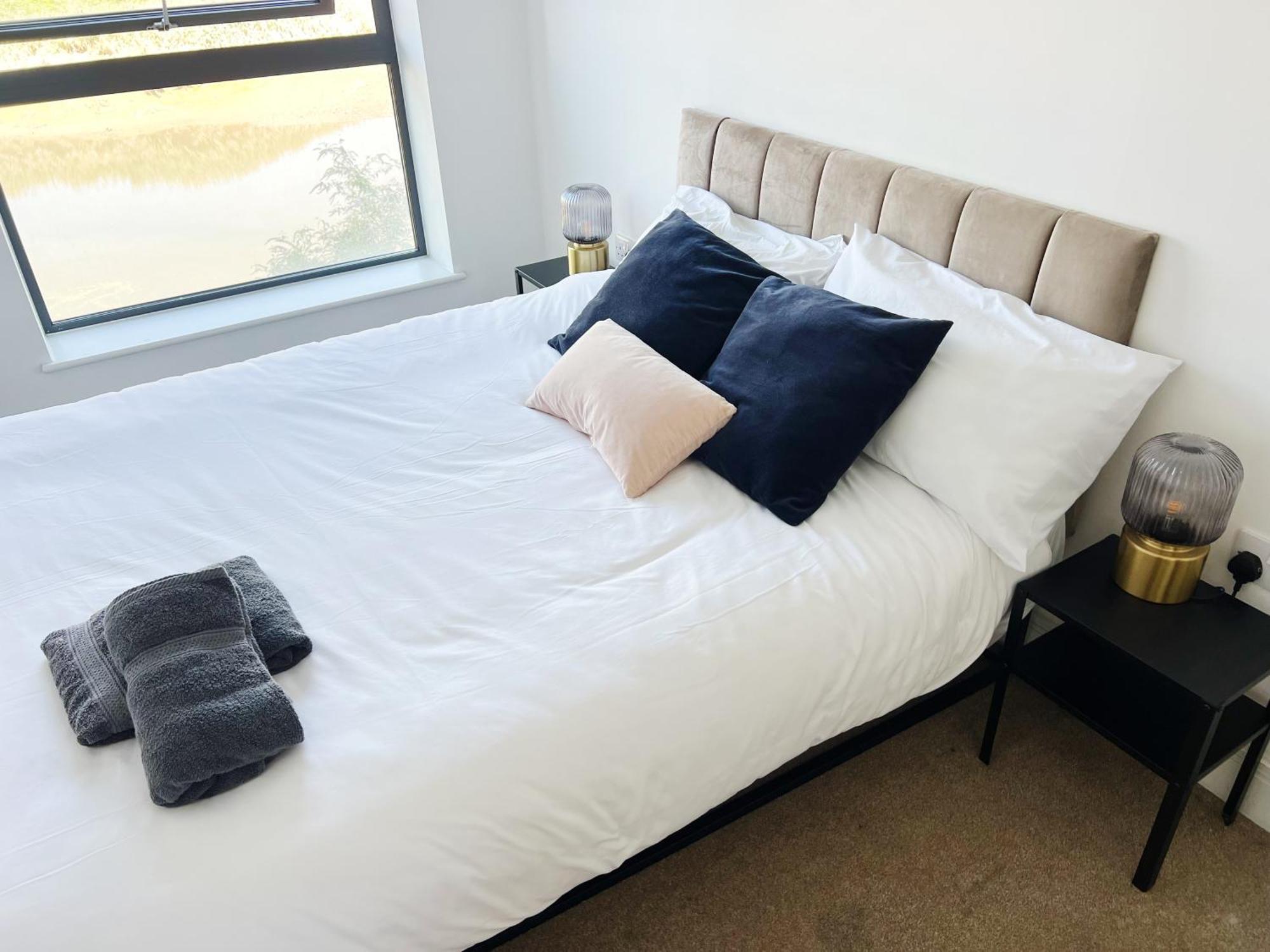 Stunning Riverside View Apartment, Near Canary Wharf & O2 Лондон Экстерьер фото