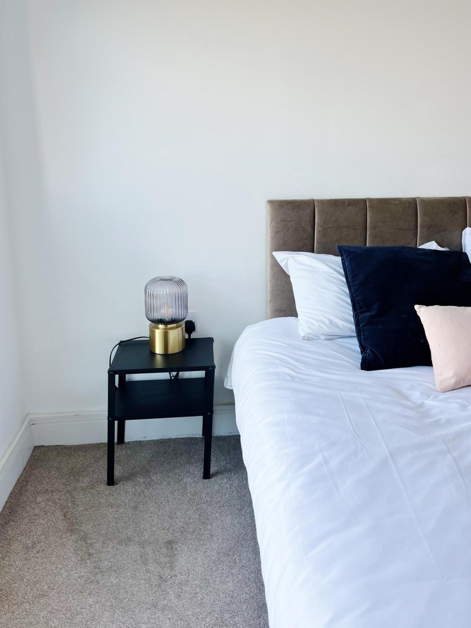 Stunning Riverside View Apartment, Near Canary Wharf & O2 Лондон Экстерьер фото