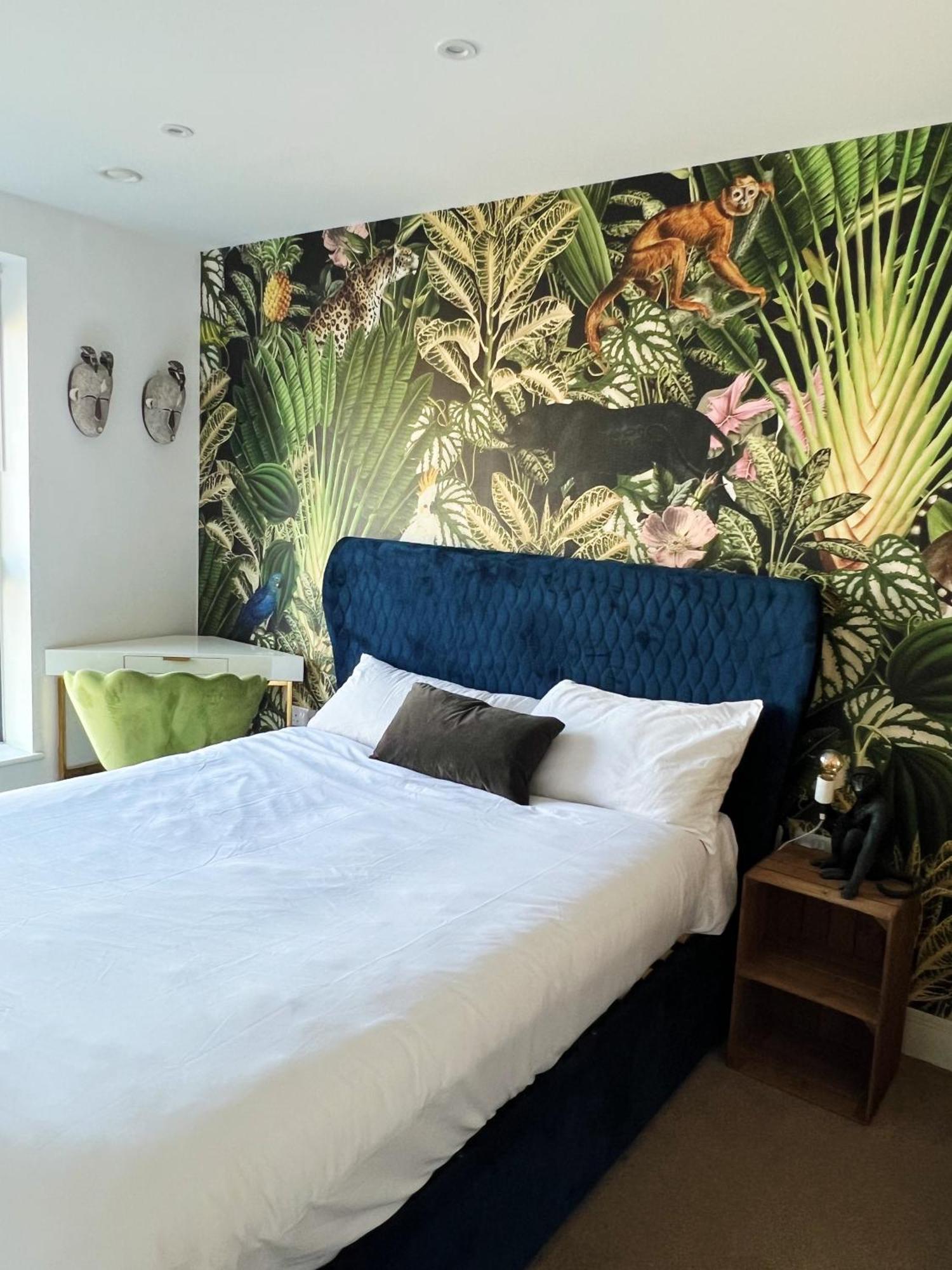 Stunning Riverside View Apartment, Near Canary Wharf & O2 Лондон Экстерьер фото