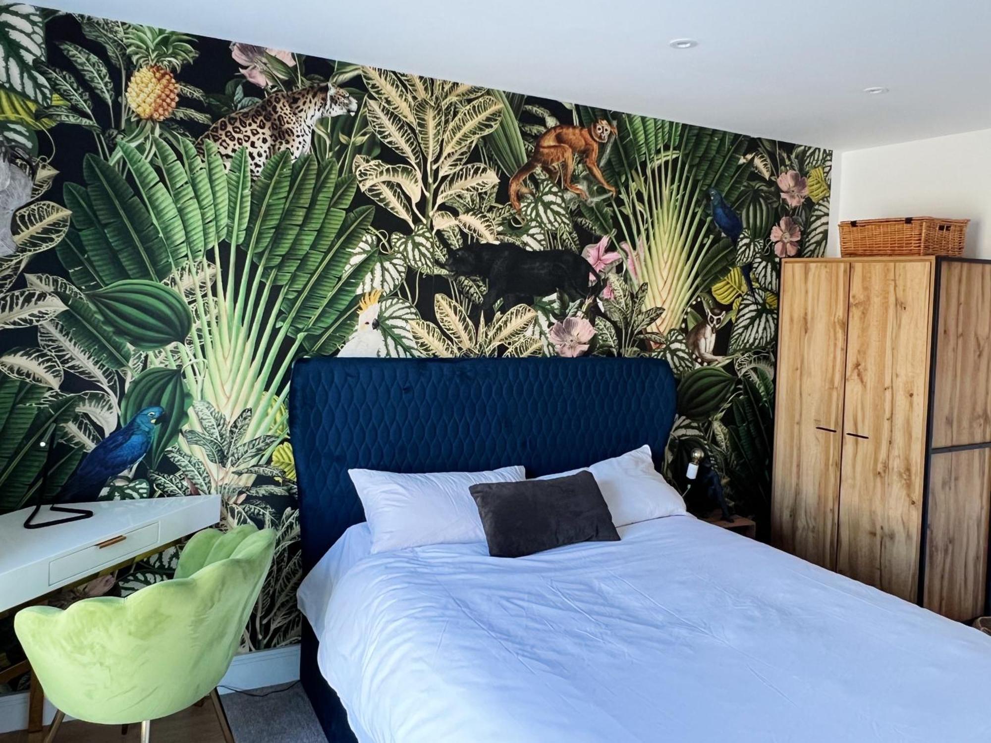 Stunning Riverside View Apartment, Near Canary Wharf & O2 Лондон Экстерьер фото